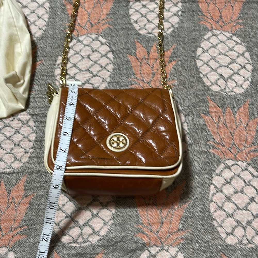 Tory Burch Brown Quilted Crossbody with Cream Trim - Picture 9 of 13